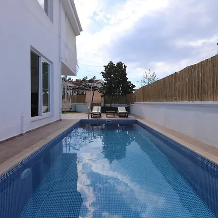 Fethiye'de Denize Yakın özel Havuzlu Müstakil Villa *